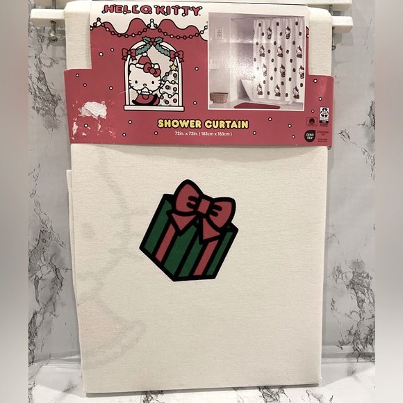 *NEW* Hello Kitty - Christmas Shower Curtain - Picture 1 of 6